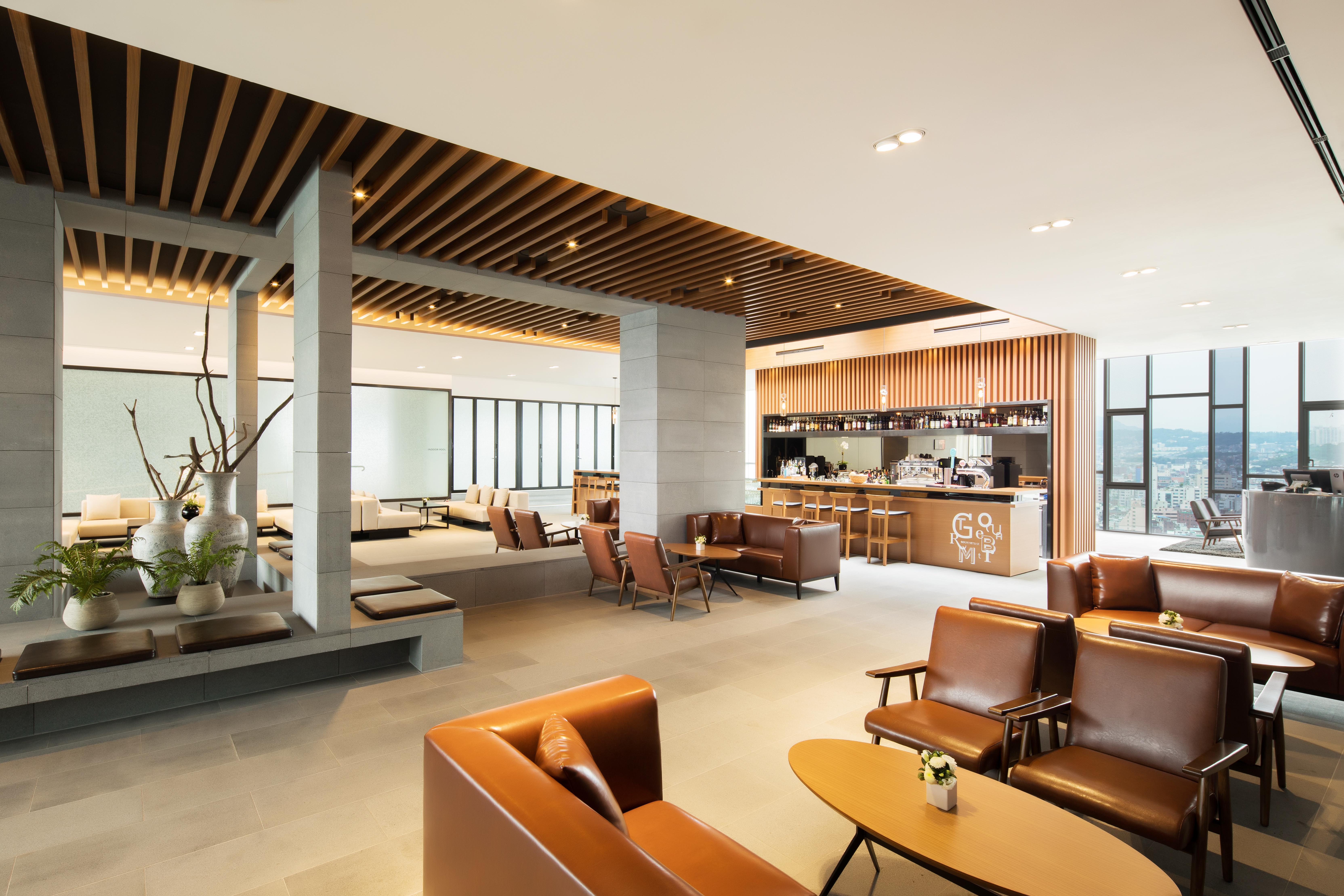 Novotel Ambassador Seoul Dongdaemun Hotels & Residences Esterno foto The interior of the lounge