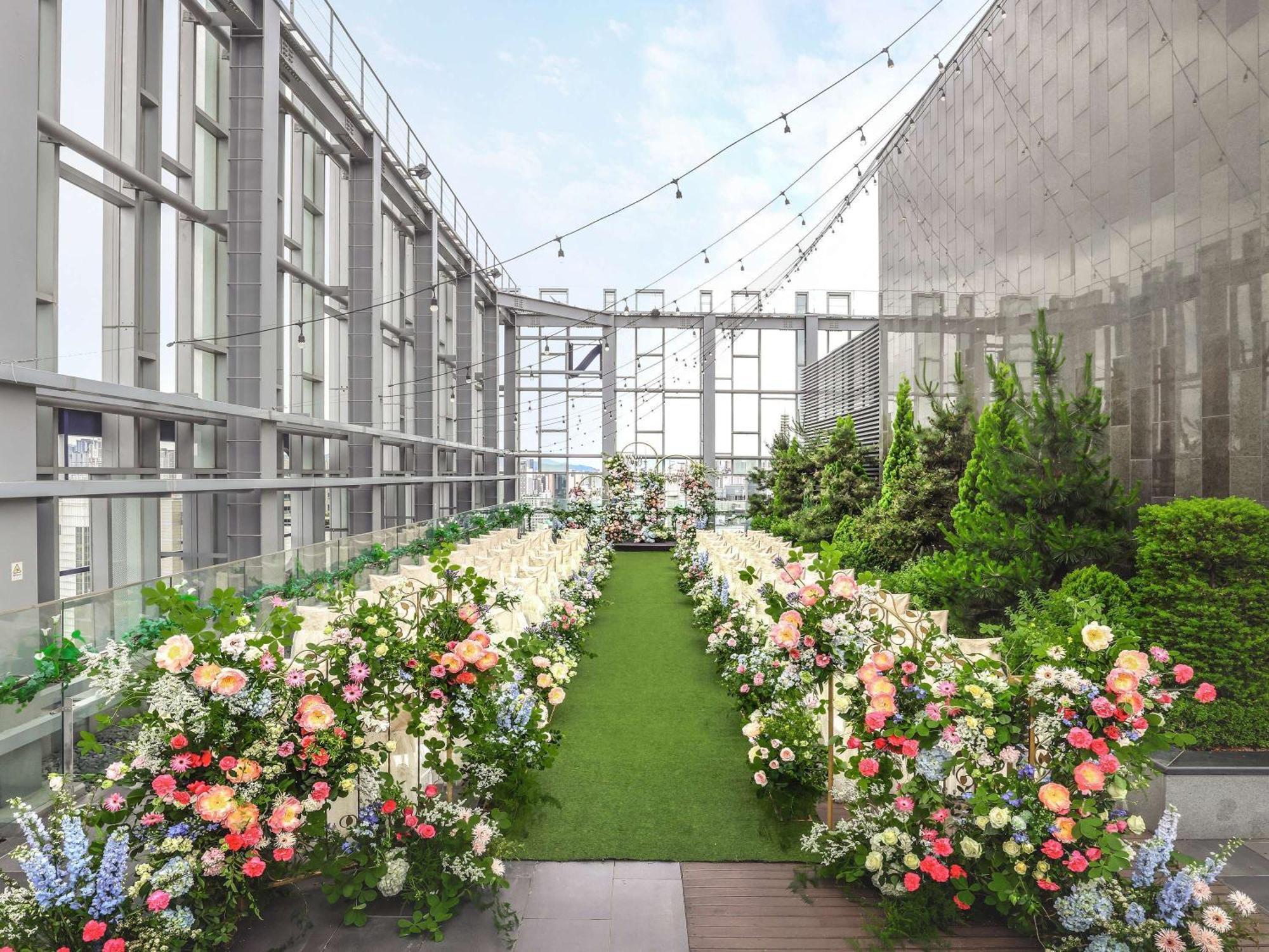 Novotel Ambassador Seoul Dongdaemun Hotels & Residences Esterno foto The Sky Garden