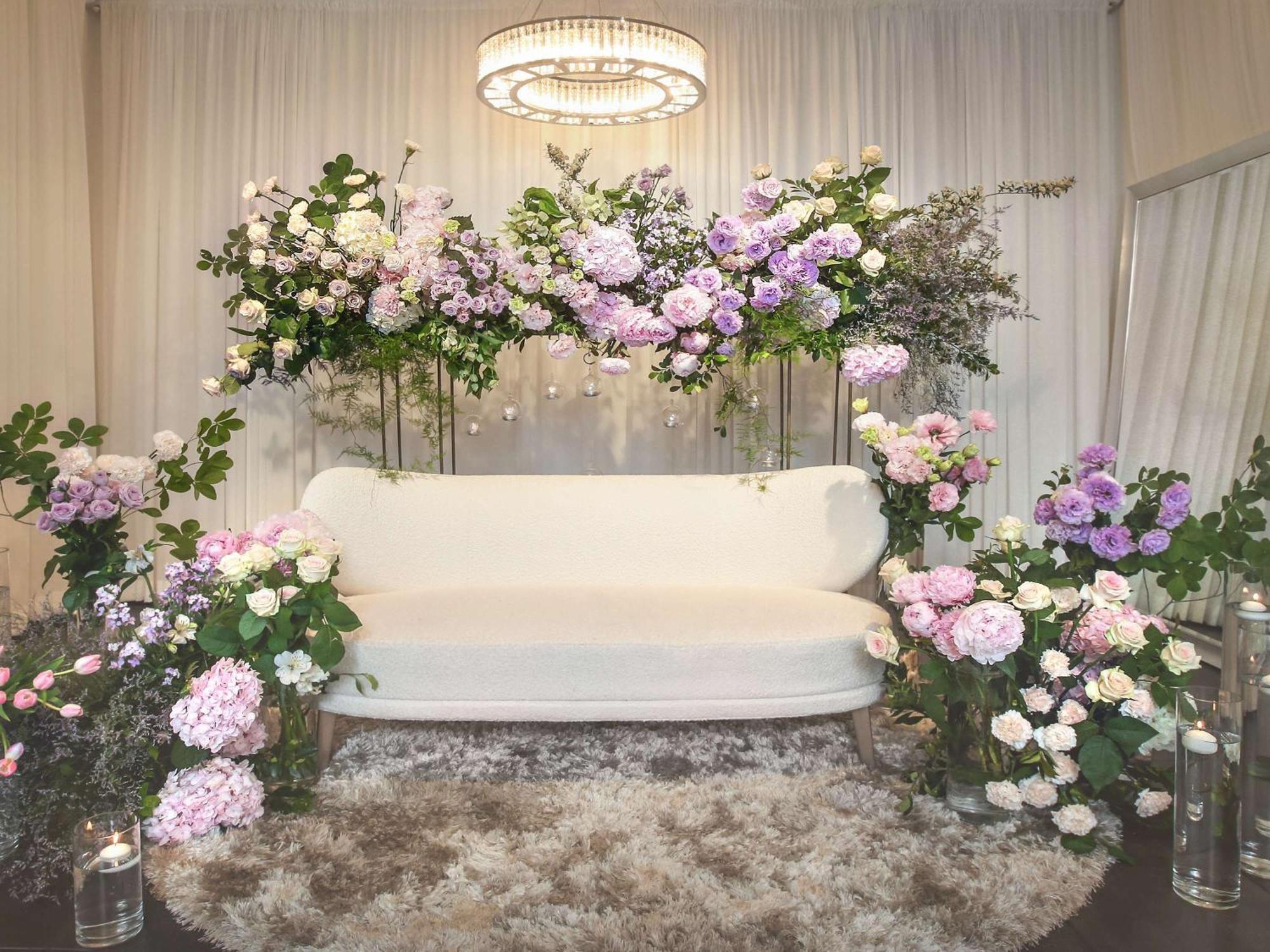 Novotel Ambassador Seoul Dongdaemun Hotels & Residences Esterno foto A modern wedding dais