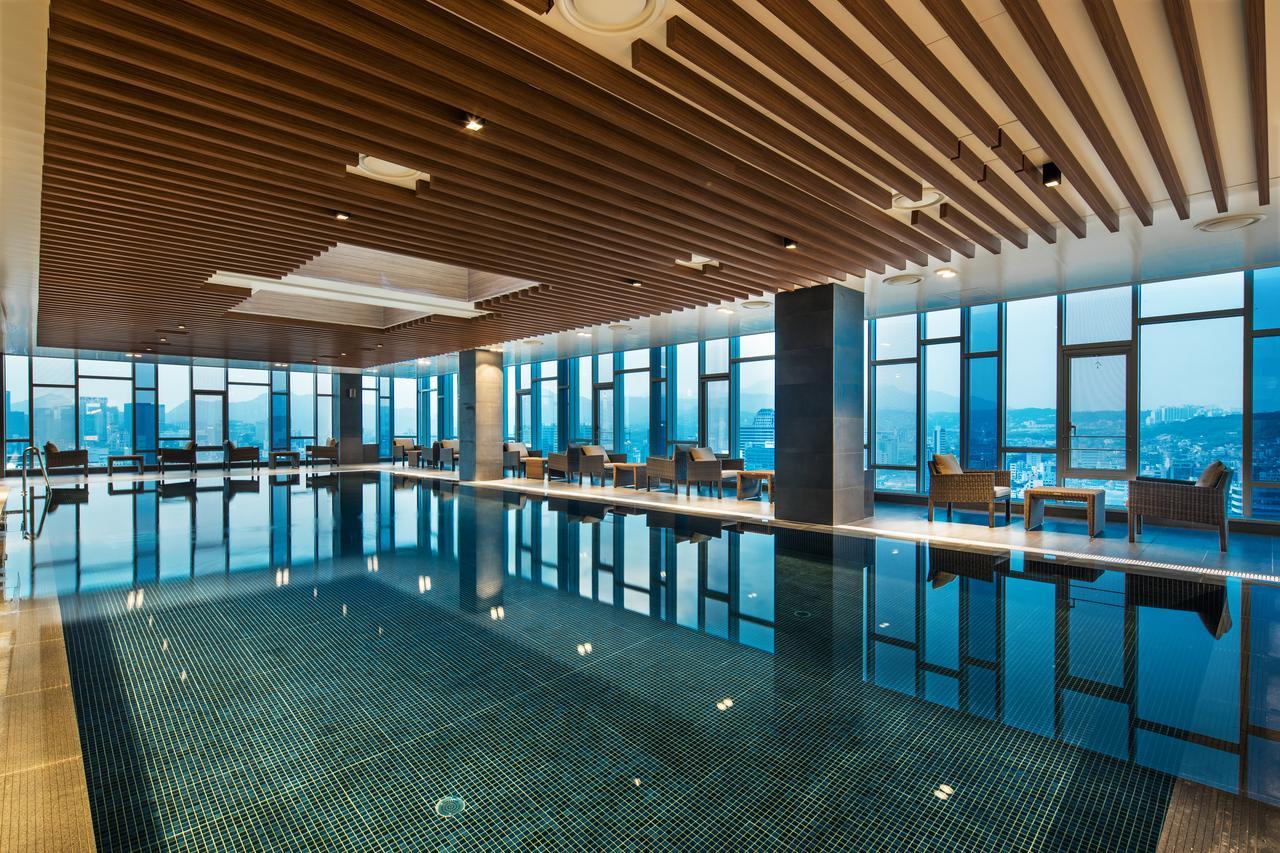 Novotel Ambassador Seoul Dongdaemun Hotels & Residences Esterno foto The swimming pool at the 39th floor