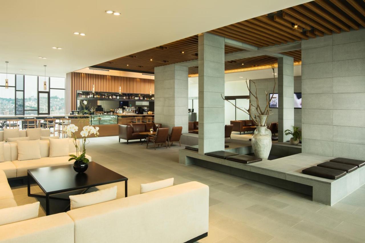 Novotel Ambassador Seoul Dongdaemun Hotels & Residences Esterno foto The lounge at the airport